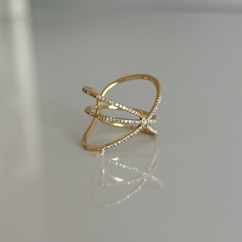 Elegant Gold Crisscross Ring - Picture 2 of 10